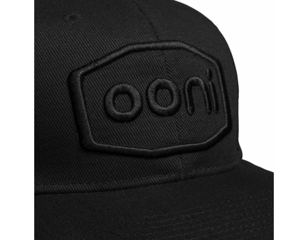 Ooni Kappe Logo Schwarz auf Schwarz