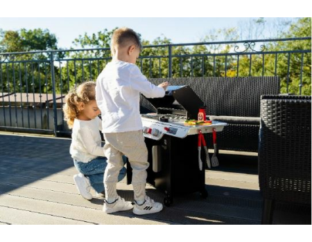 Weber Genesis Kindergrill aus Holz